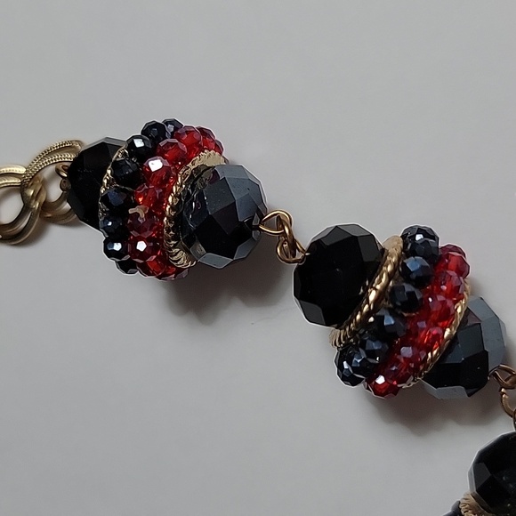 Jessica Simpson gold tone necklace with blue red and black crystal glass beading - Picture 4 of 6